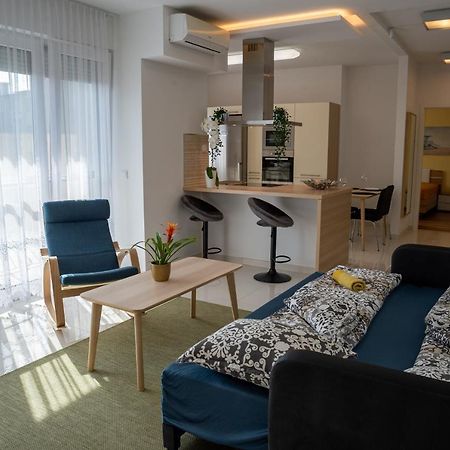 Sunshine Apartman With Free Parking Győr Exteriör bild