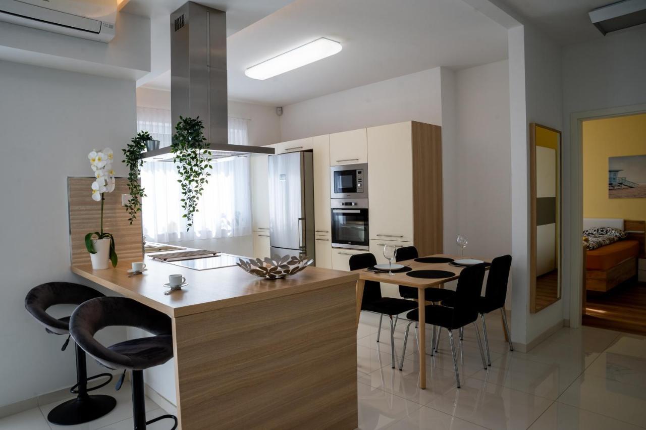 Sunshine Apartman With Free Parking Győr Exteriör bild