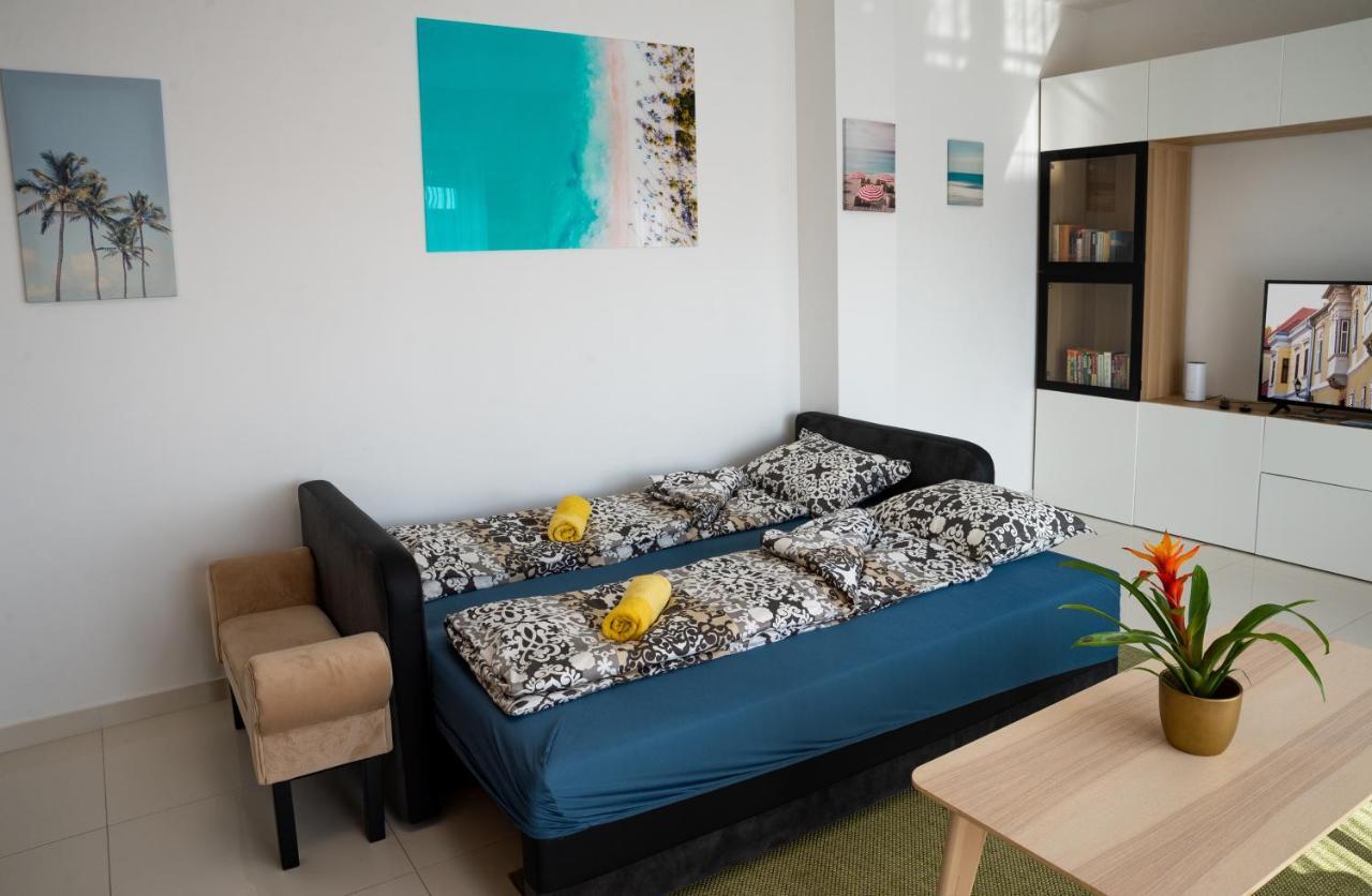 Sunshine Apartman With Free Parking Győr Exteriör bild