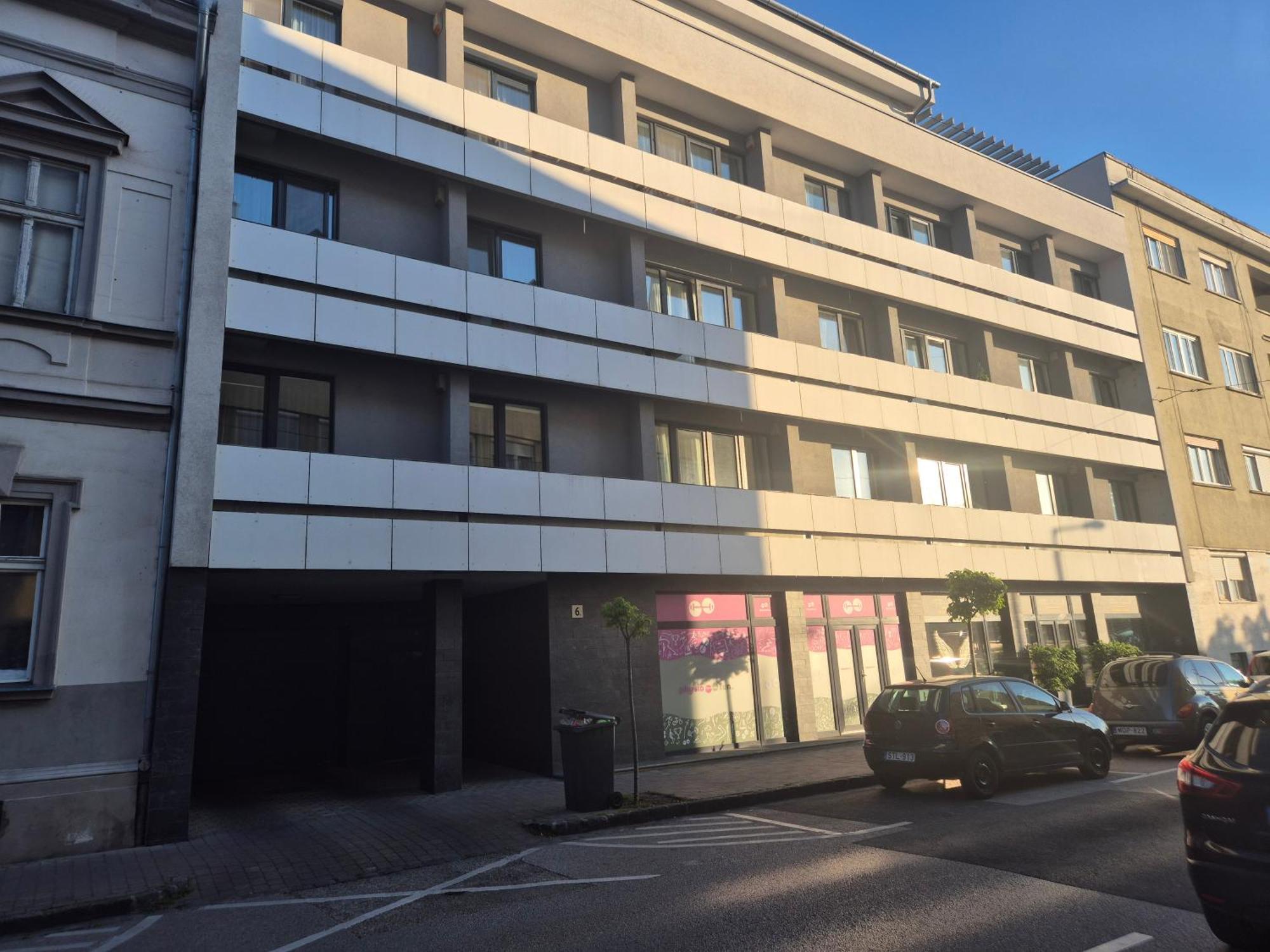 Sunshine Apartman With Free Parking Győr Exteriör bild